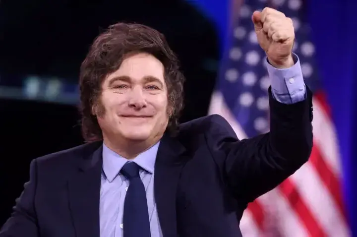 Após imprensa “gorar”, Milei conquista vitória esmagadora nas eleições legislativas da Argentina