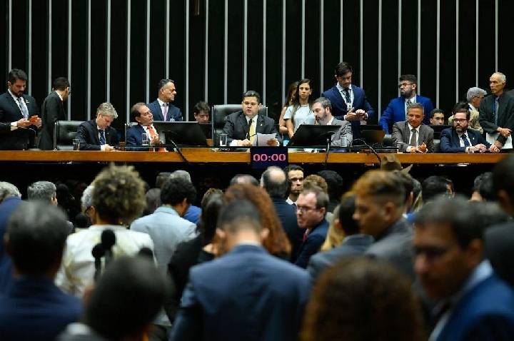 Congresso derruba veto de Lula ao PL da dosimetria e impõe novo revés ao governo