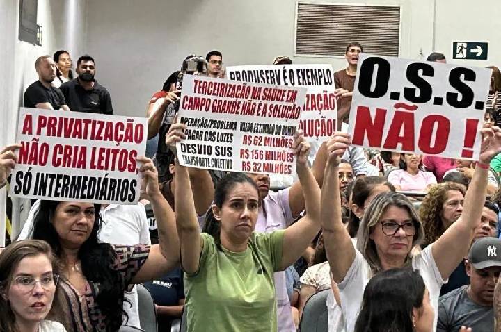 Prefeitura desconta salário de sindicalistas que faltaram trabalho para protestar