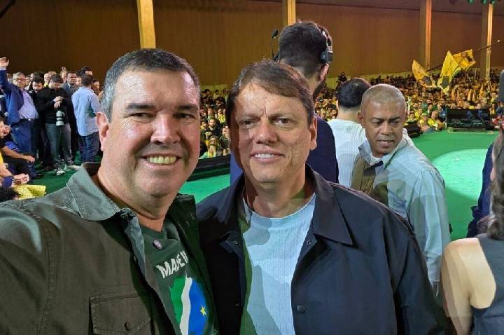 Riedel é o unico candidato a governo de MS presente na convenção de Flávio Bolsonaro