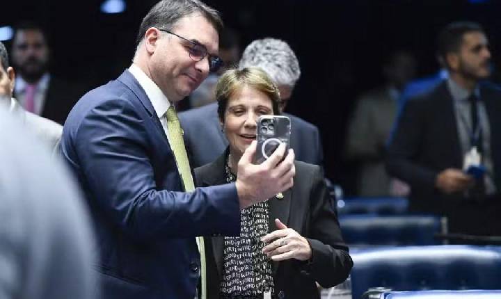 Tereza Cristina aceita convite para ser vice de Flávio Bolsonaro