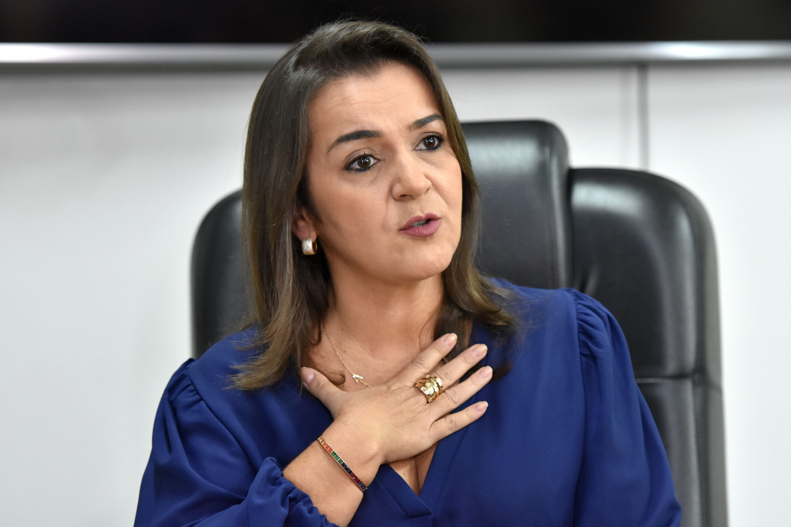 Adriane Lopes alega ser contra o reajuste do próprio salarial aprovado pela Câmara