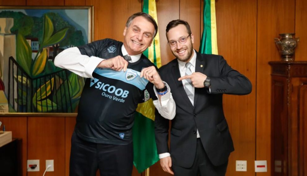 Filipe Barros assume Relações Exteriores e diz que manterá contato com Eduardo Bolsonaro