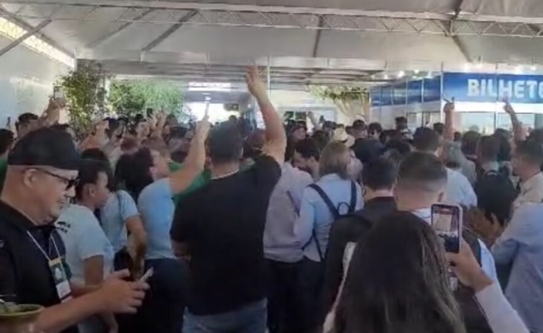 Lula é recebido com gritos de ‘ladrão’ na Bahia Farm Show; assista