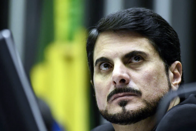 Lula vai sofrer impeachment e Flávio Dino será preso, diz Do Val