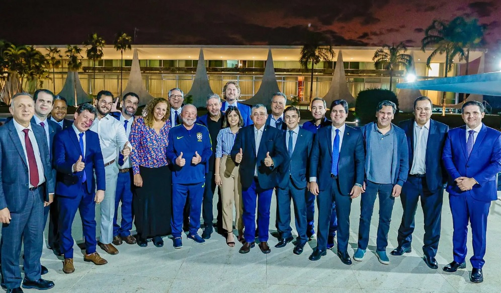 Em reunião regada a cerveja e uísque, Lula encontrou-se com Lira e líderes