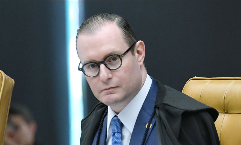 Zanin derruba decisão da Justiça do DF que censurou reportagem da revista Piauí