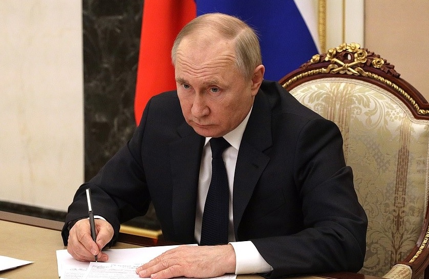 Rússia proíbe cirurgia de mudança de gênero