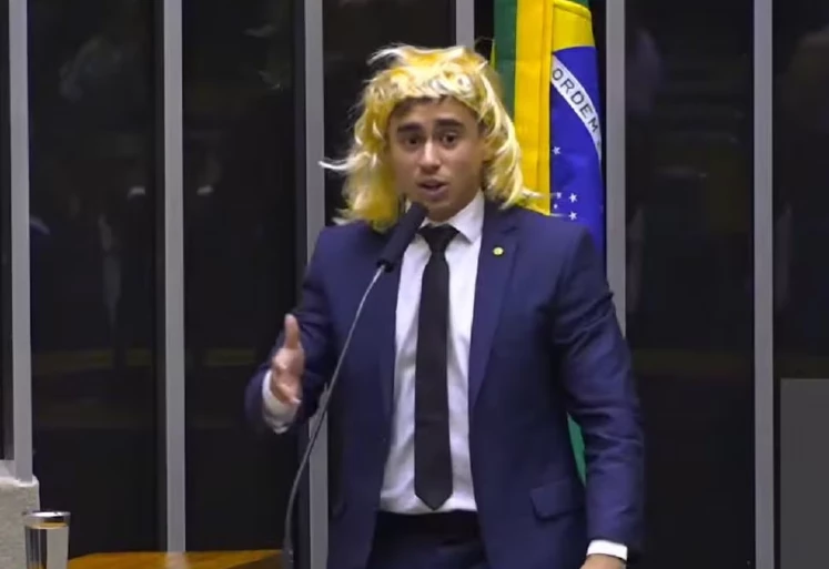Moraes envia à PGR pedido para suspender redes de Nikolas
