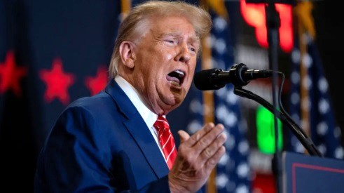 Trump confirma favoritismo e consolida vitória recorde em prévias das eleições dos EUA