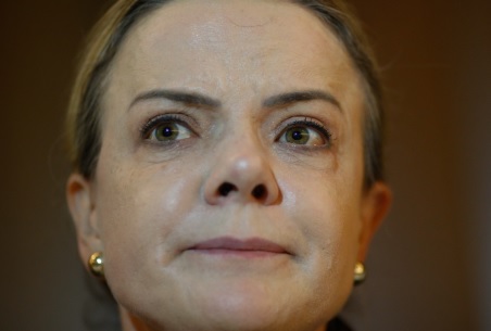 Gleisi Hoffmann afirma que “Bolsonaro afundou o Brasil”