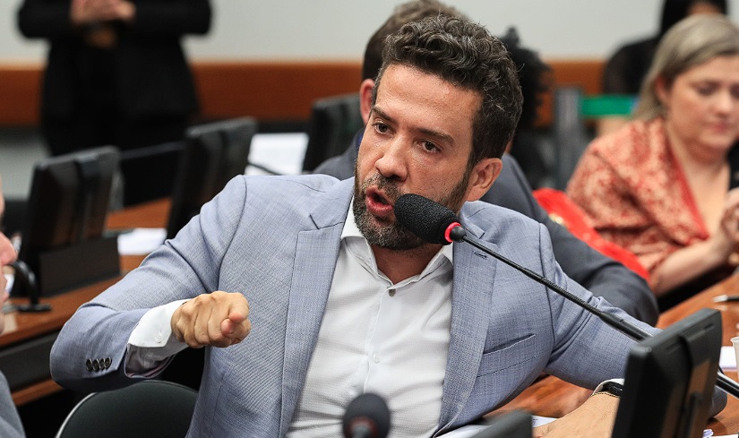 STF decide tornar Janones réu por injúria a Bolsonaro