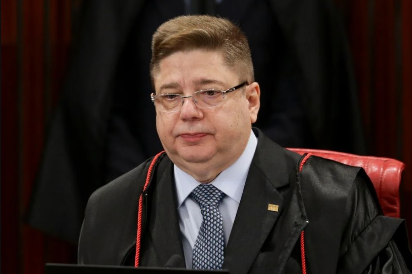 URGENTE: Em reviravolta, ministro vota contra a inelegibilidade de Bolsonaro