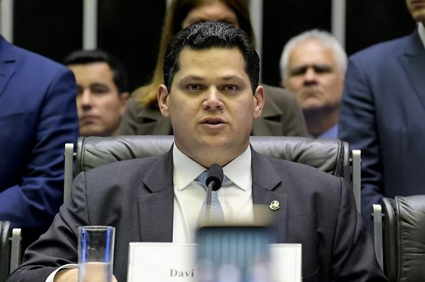 Alcolumbre cobra fatura de Lula para aprovar nome de Zanin