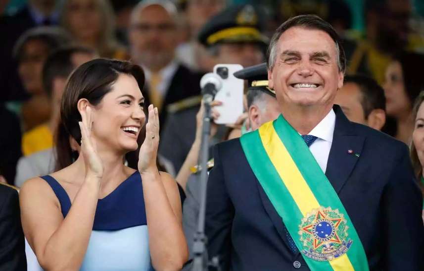 Pesquisa: Lula seria derrotado por Michelle e Jair Bolsonaro em 2026