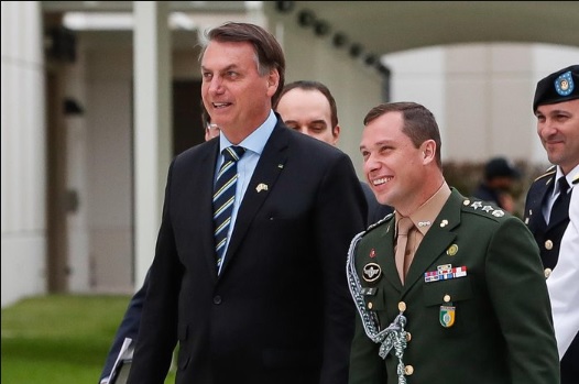 Mauro Cid desmente narrativa da imprensa, assume culpa e não acusa Bolsonaro