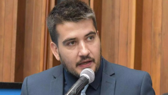 Juiz condena deputado Rafael Tavares por piada irônica no Facebook