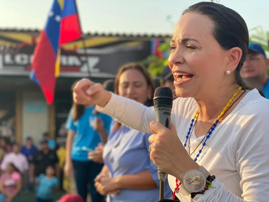 Inelegível, adversária de Maduro critica Lula: ‘posição inadmissível a esta altura do jogo’