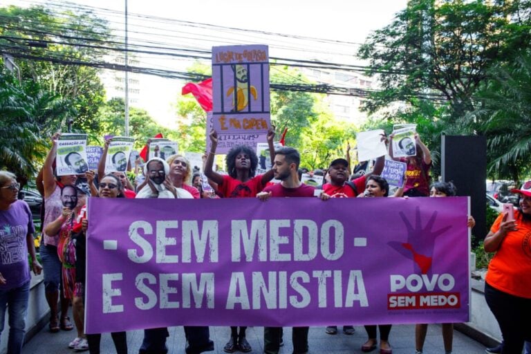 MTST faz manifestação em frente aos escritórios de Zambelli e Eduardo Bolsonaro