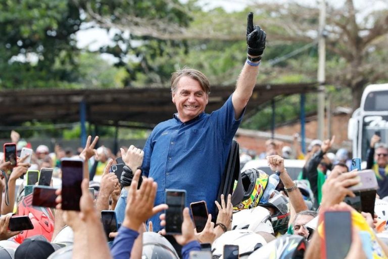 Empresas oferecem carros blindados a Bolsonaro após negativa do Governo Lula de proteção oficial
