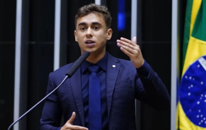 Nikolas Ferreira questiona: ‘A Polícia Federal não bateu na porta do Choquei até agora?’