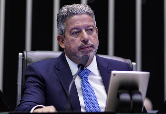 Lira emprega em estatal enteada, primos e aliados; salários somam R$ 128 mil