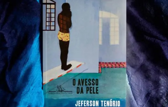 MEC de Lula distribui livro com trechos de sexo explícito para escolas públicas