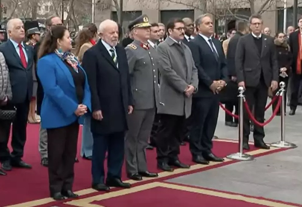 Lula é vaiado durante cerimônia de oferenda floral no Chile (Vídeo)