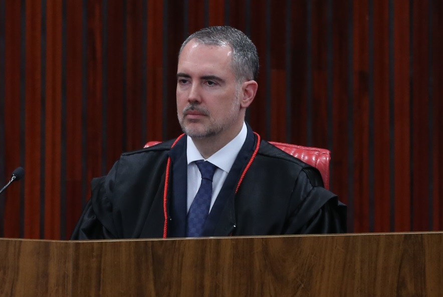 Ministro indicado por Lula ao TSE escreveu livros com autor de ação contra Bolsonaro