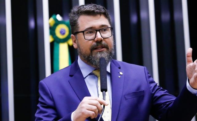 Pollon alerta para estratégia do governo Lula para prejudicar CACs e Clubes de Tiro