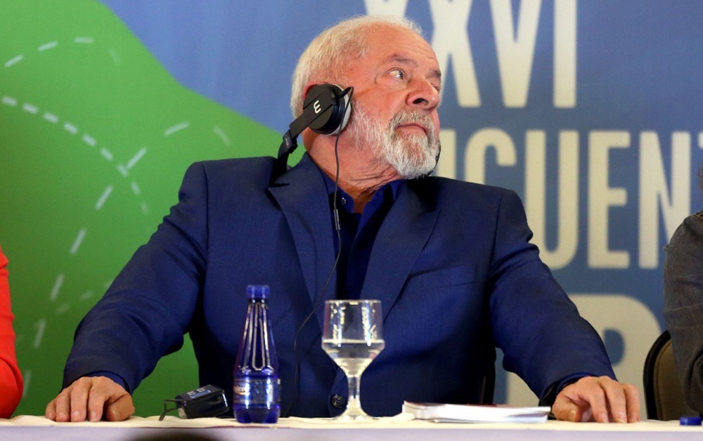 Lula: “Aqui, no Brasil, enfrentamos o discurso do costume, da família e do patriotismo”