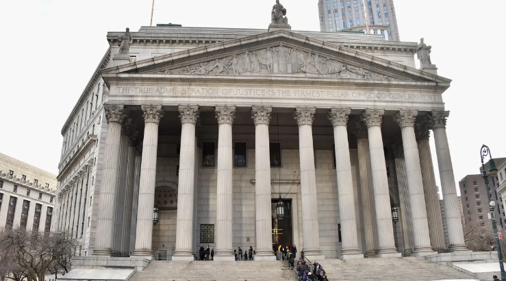Suprema Corte de Nova York restabelece todos os funcionários demitidos por não estarem vacinados e ordena pagamento atrasado