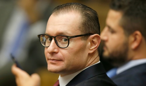 Zanin suspende processo contra Bolsonaro e decisões “irrita” grupos de esquerda