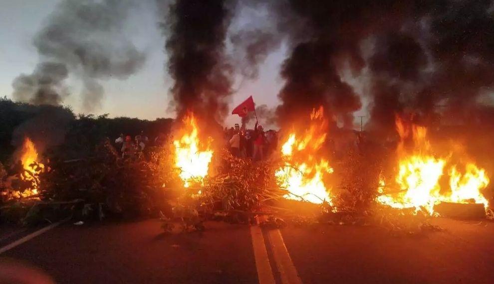 Terrorismo: MST Coloca Fogo e Interdita Vias em Campo Grande