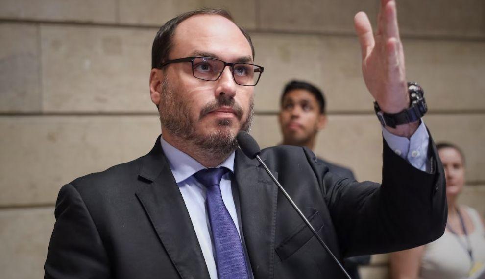 Dois dias após anunciar candidatura ao Senado, PF indica Carlos Bolsonaro