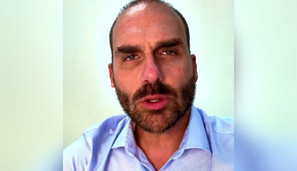 “Lula deseja as tarifas e tem medo de levar um puxão de orelha”, diz Eduardo Bolsonaro