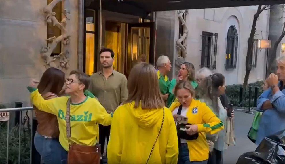 Lula sai do Brasil para ser vaiado por brasileiros em chegada a Nova York