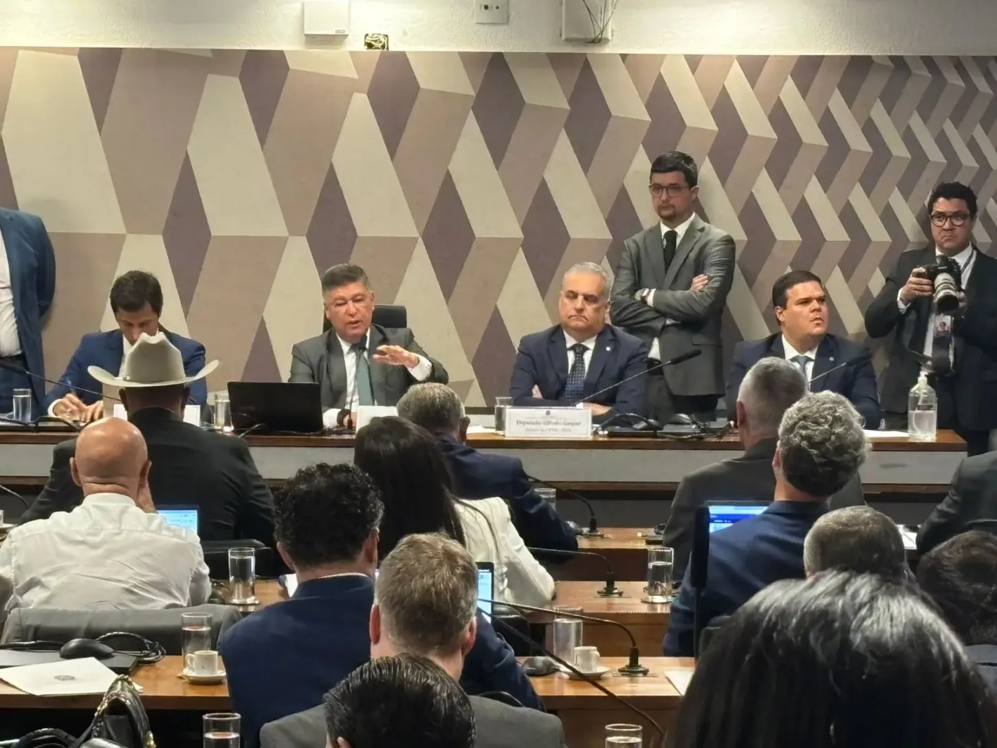 STF limita poder de investigação de comissão e entra em choque com CPMI do INSS