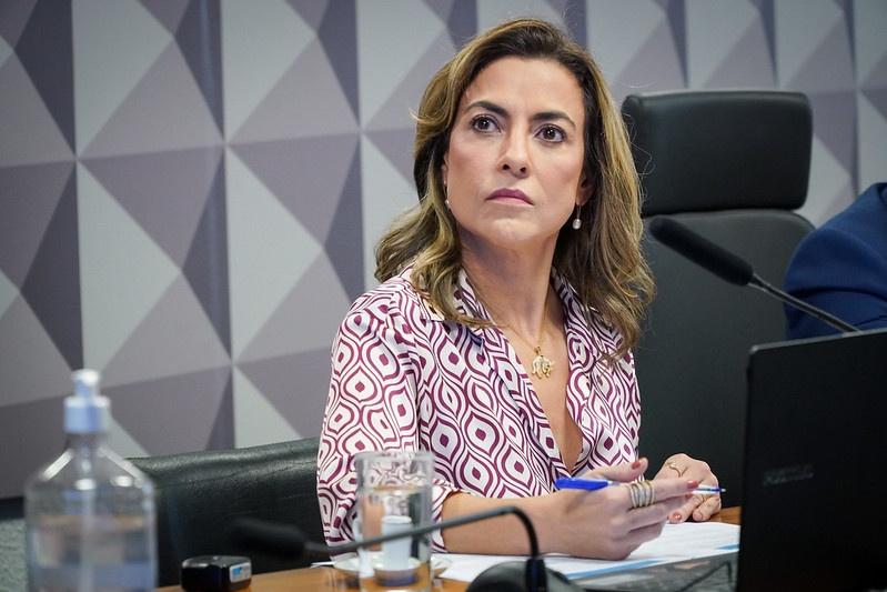 Soraya Thronicke vota para blindar irmão de Lula, proteger o governo e prejudicar aposentados