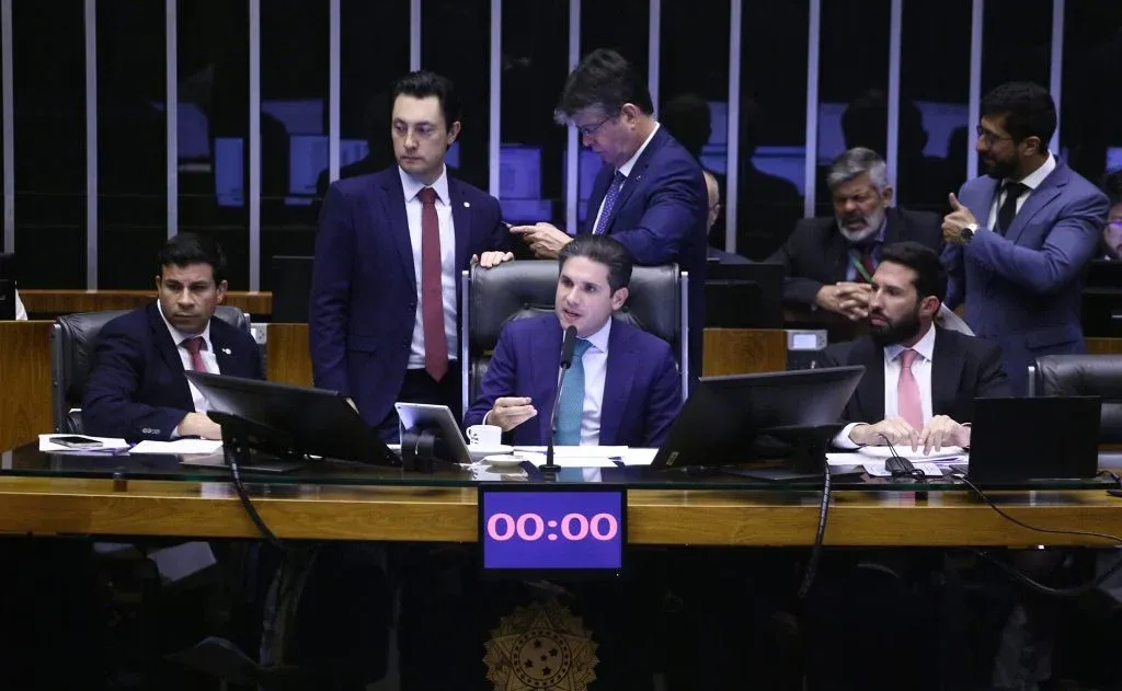 Câmara aprova PL da Dosimetria que reduz penas de Bolsonaro e aliados