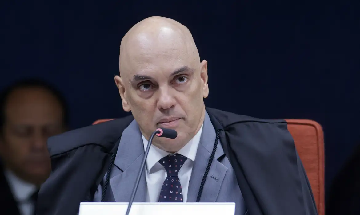 PGR recebe pedido de prisão contra Moraes por tortura contra Bolsonaro