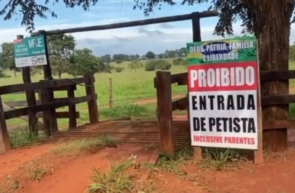 “Proibido entrada de petista”: Placa em fazenda de Nioaque viraliza