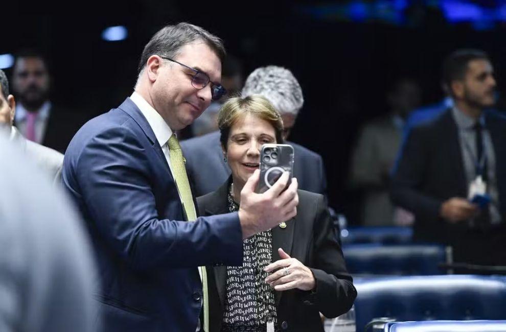 Tereza Cristina aceita convite para ser vice de Flávio Bolsonaro