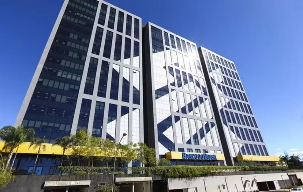 Bancos se protegem enquanto famílias e empresas enfrentam o custo do crédito caro