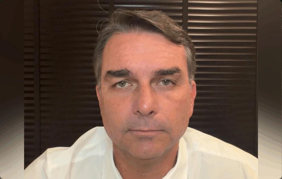 Flávio diz que quer enfrentar quem está no comando do Brasil