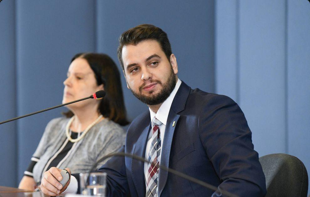 Justiça dos EUA põe em xeque documento usado para prender Filipe Martins