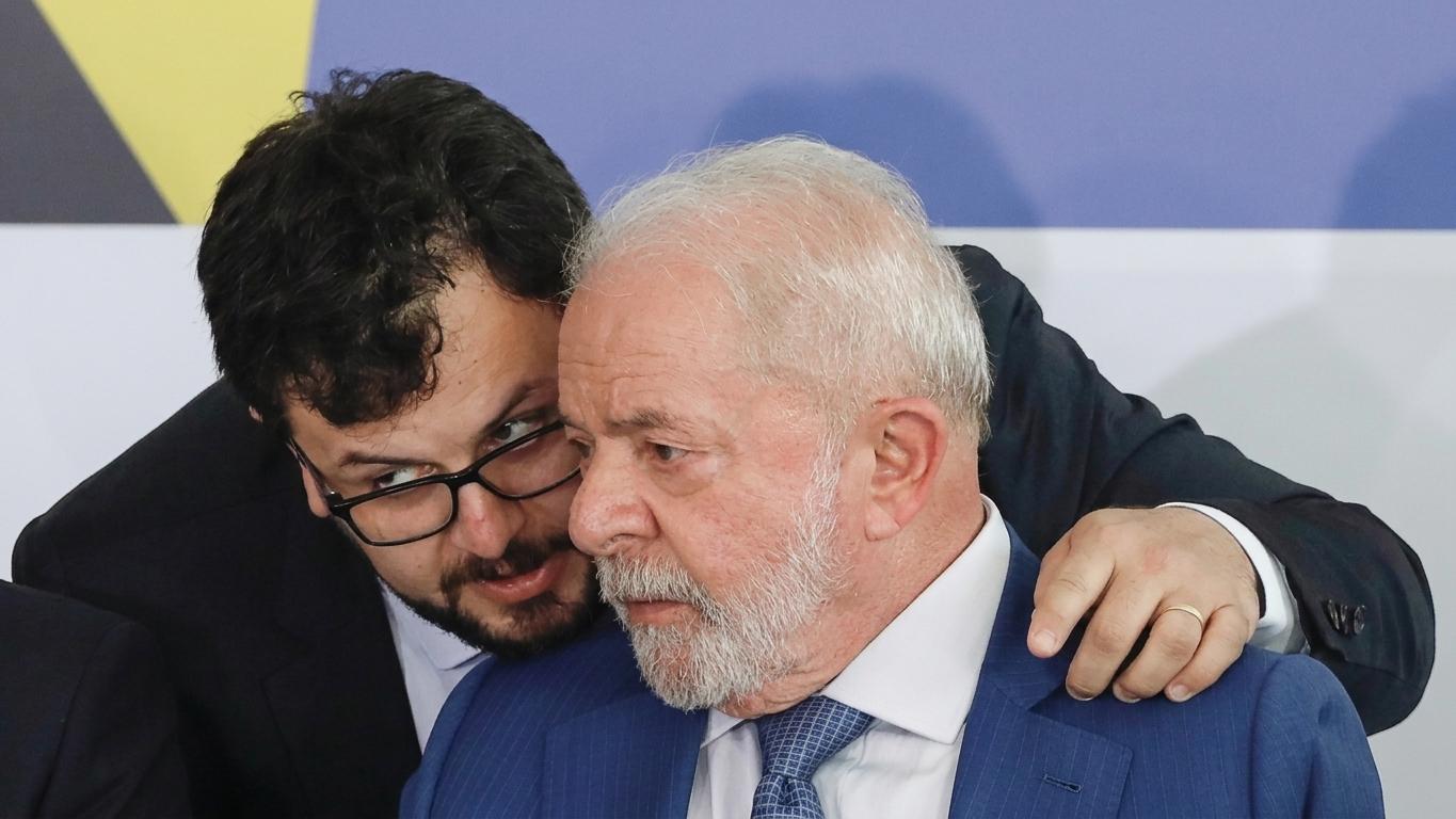 Lula verifica pagamentos a assessores após caso envolvendo ex-chefe de gabinete