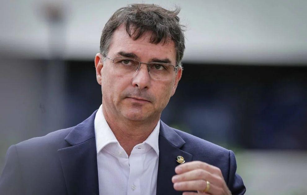 Possível ataque hacker trava registro de Flávio Bolsonaro à Presidência