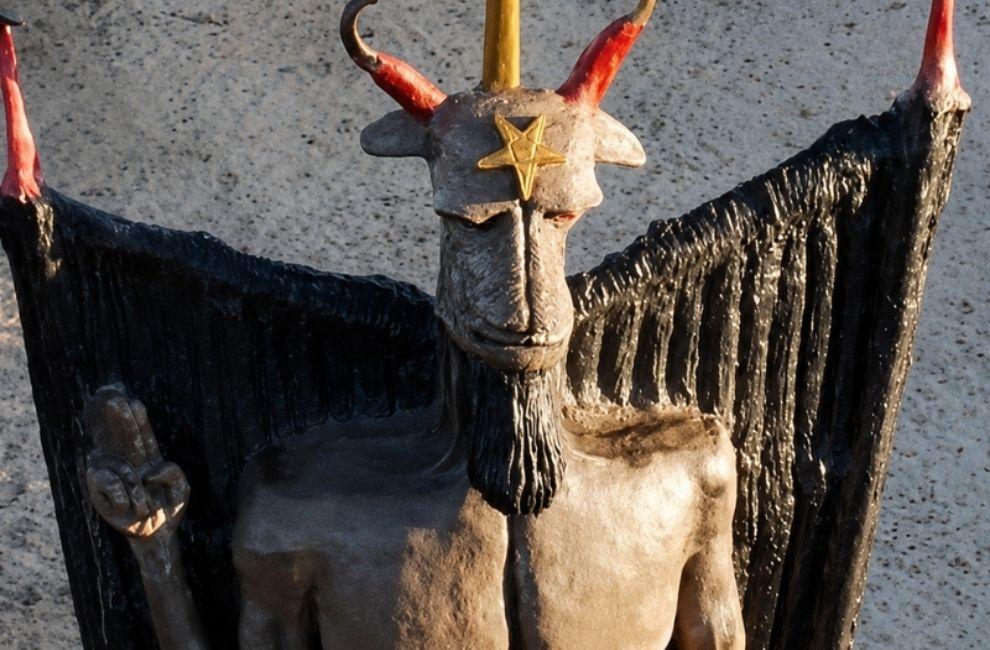 Prefeitura petista de São Gonçalo, no Ceará, autoriza estátua do diabo de 11 metros na praia de Taíba