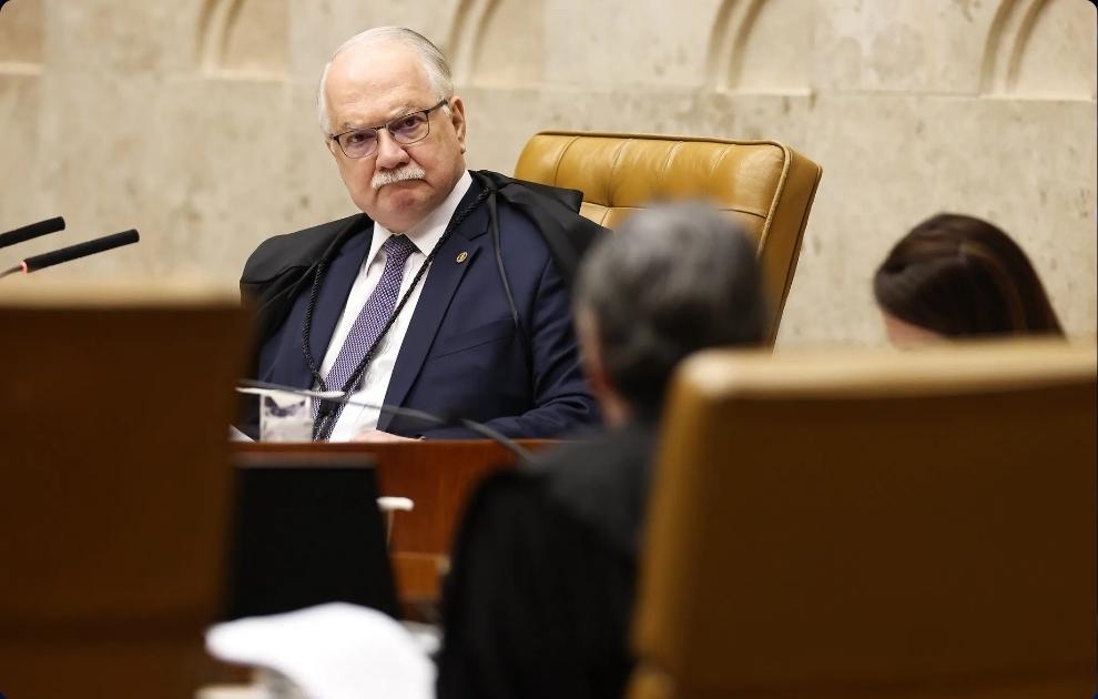 Fachin contraria Moraes e tira Mendonça do inquérito das fake news